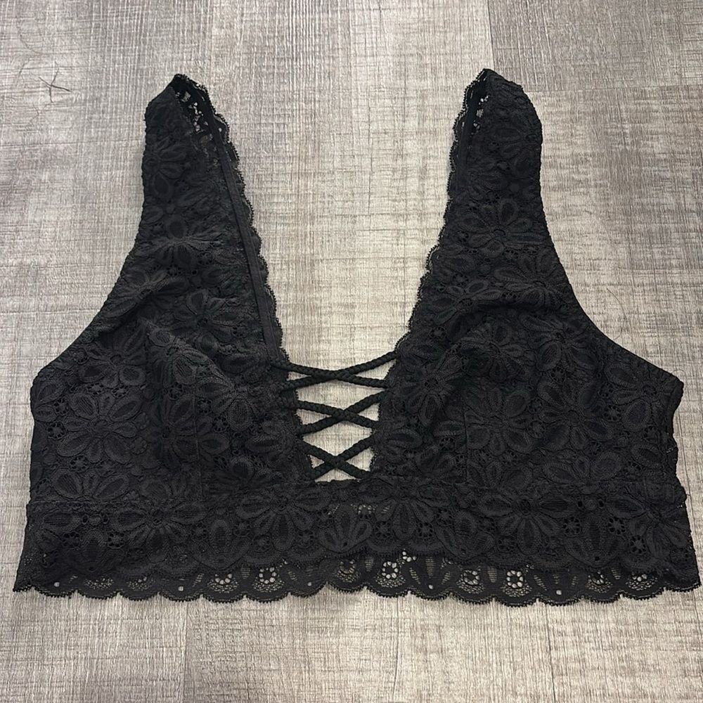 Victoria Secret lace bralette black strappy front medium